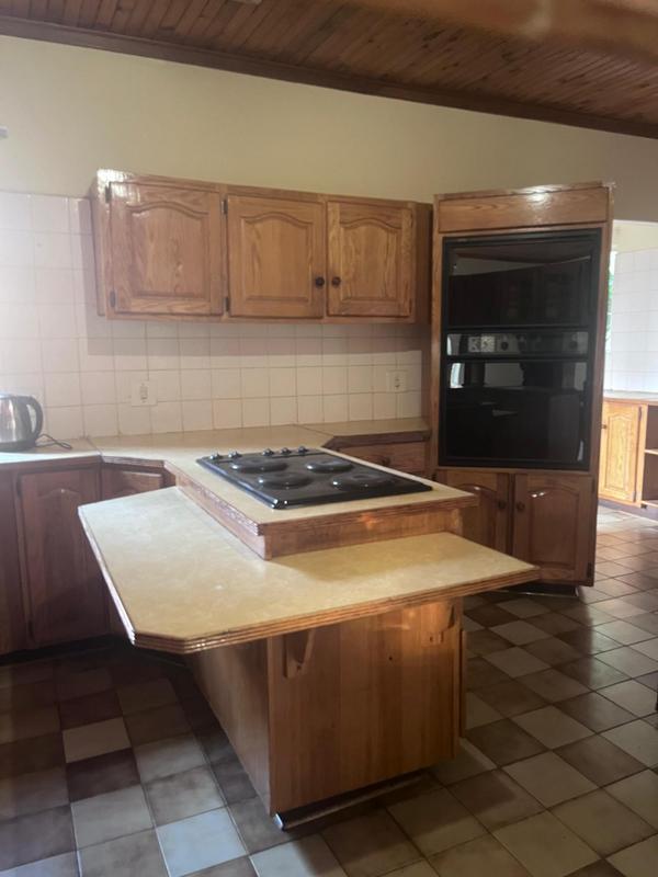 To Let 4 Bedroom Property for Rent in Riviera Park North West